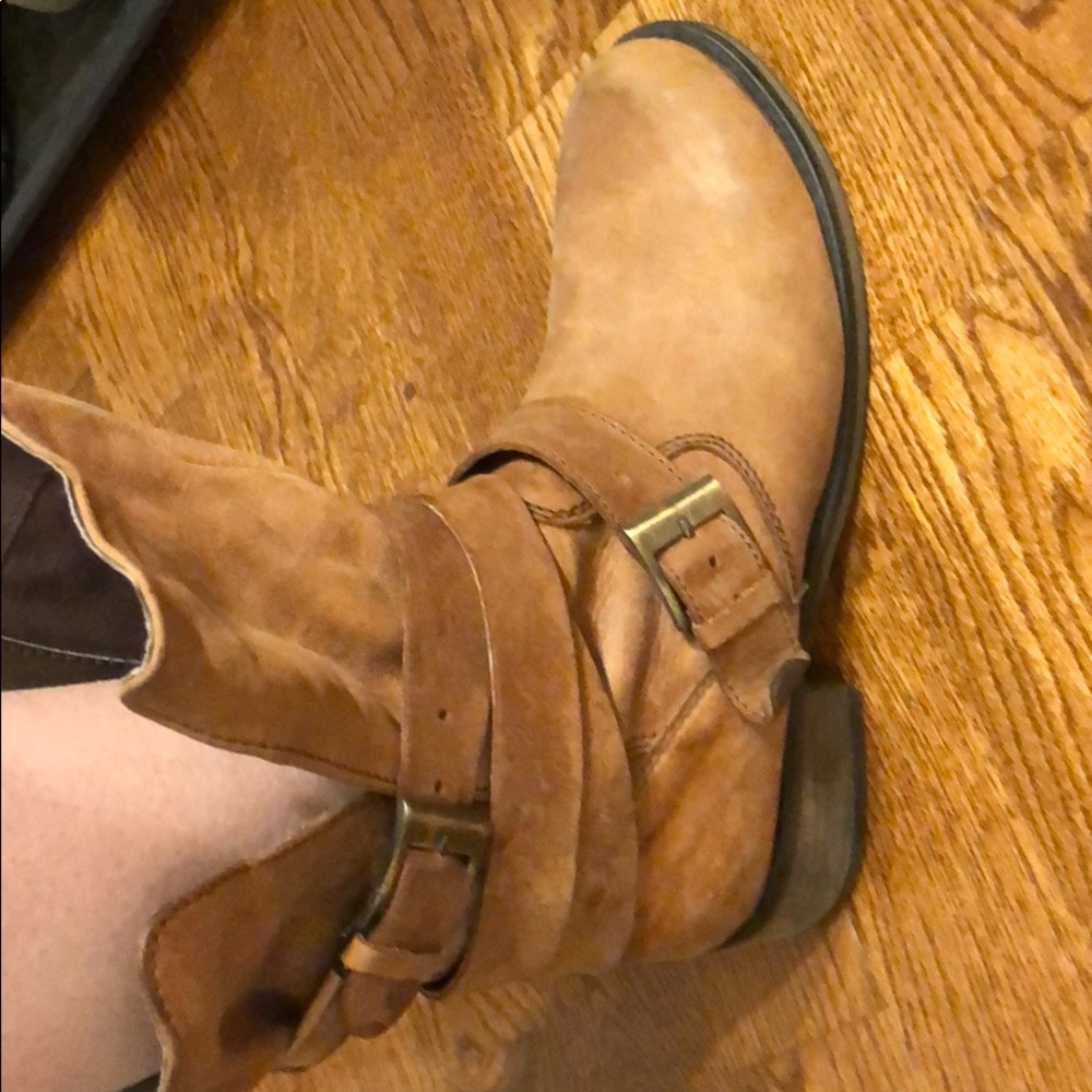 Steve Madden brown booties